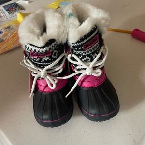 Toddler size 9 winter boots